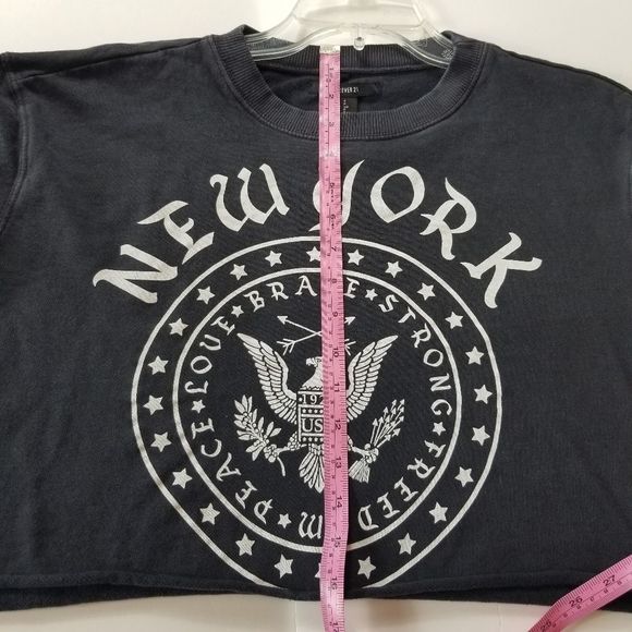 Forever 21 New York cropped sweatshirt - Picture 6 of 7